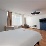 Ibis Hauptbahnhof Hotel 3*