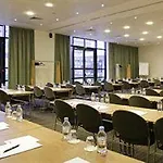 Ibis Hauptbahnhof Hotel 3*