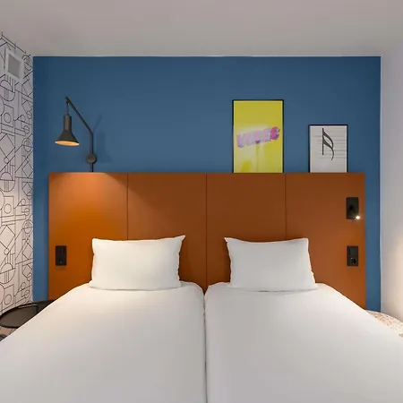 Ibis Hauptbahnhof Hotel 3*