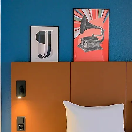 Ibis Hauptbahnhof Hotel 3*