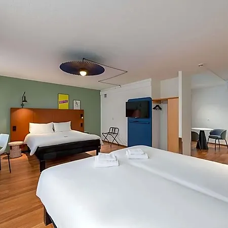 Ibis Hauptbahnhof Hotel 3*