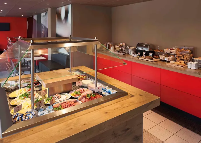 Ibis Hauptbahnhof Hotel 3*