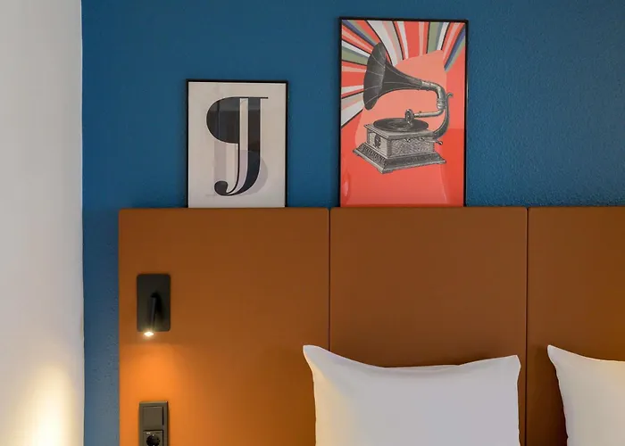 Ibis Hauptbahnhof Hotel 3*